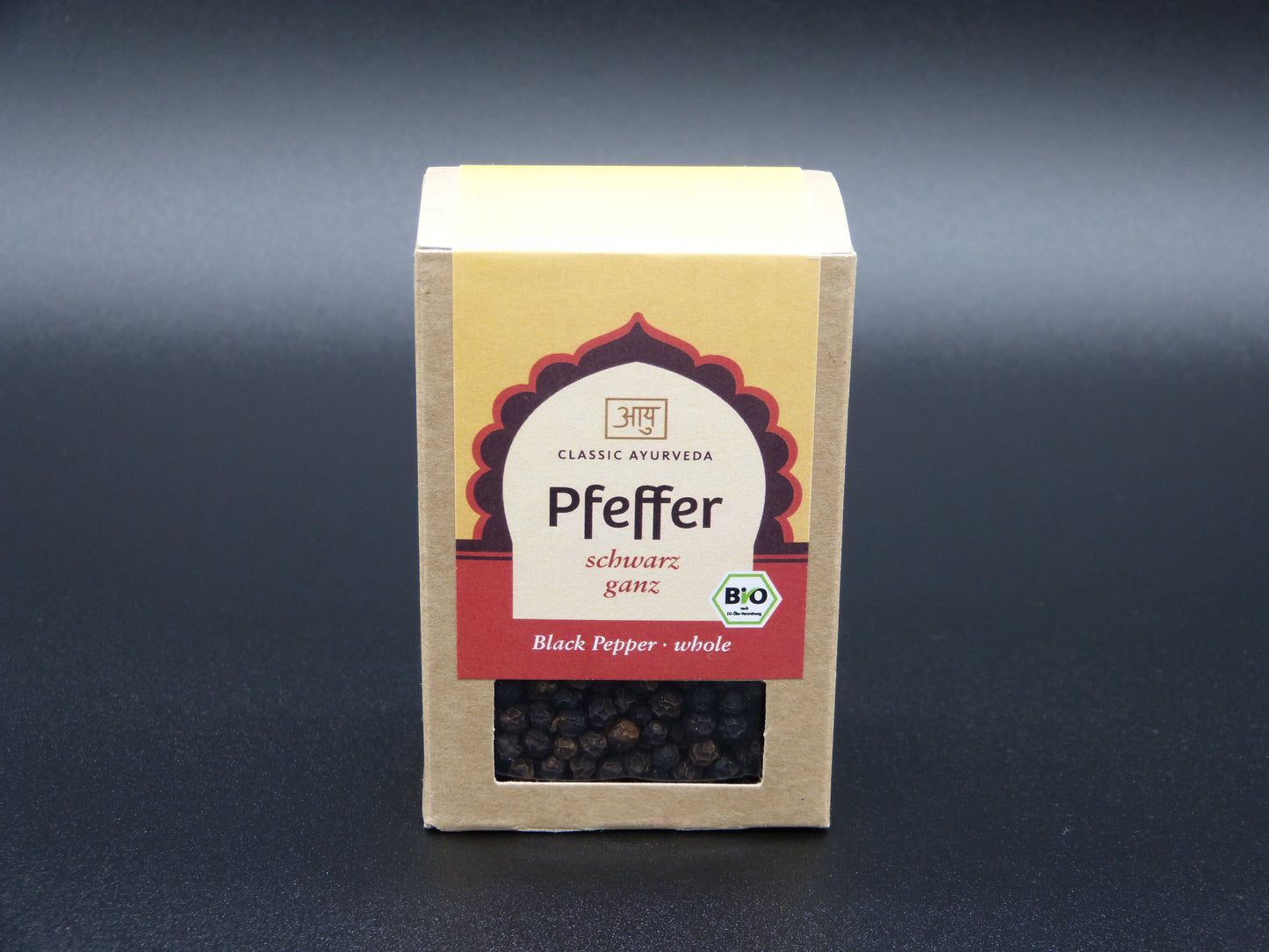 Pfeffer schwarz ganz
