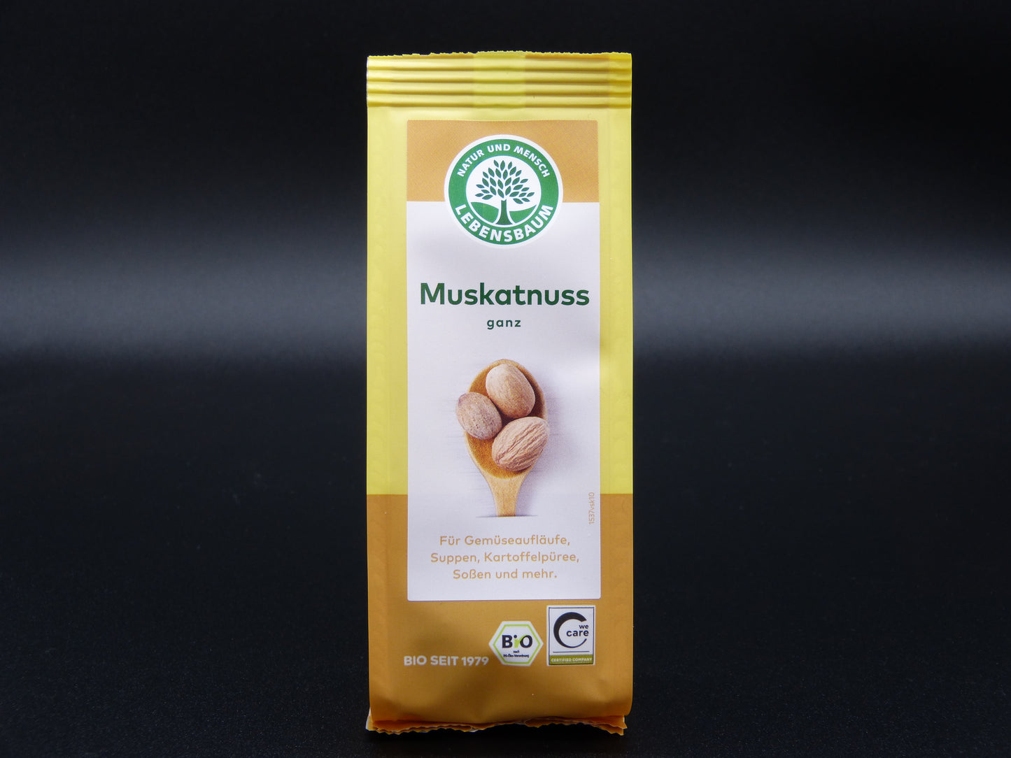 Muskatnuss ganz